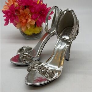 Marchi Mani Elegant Silver Women's Heels with Floral Design Size 6.5 MCH8689B